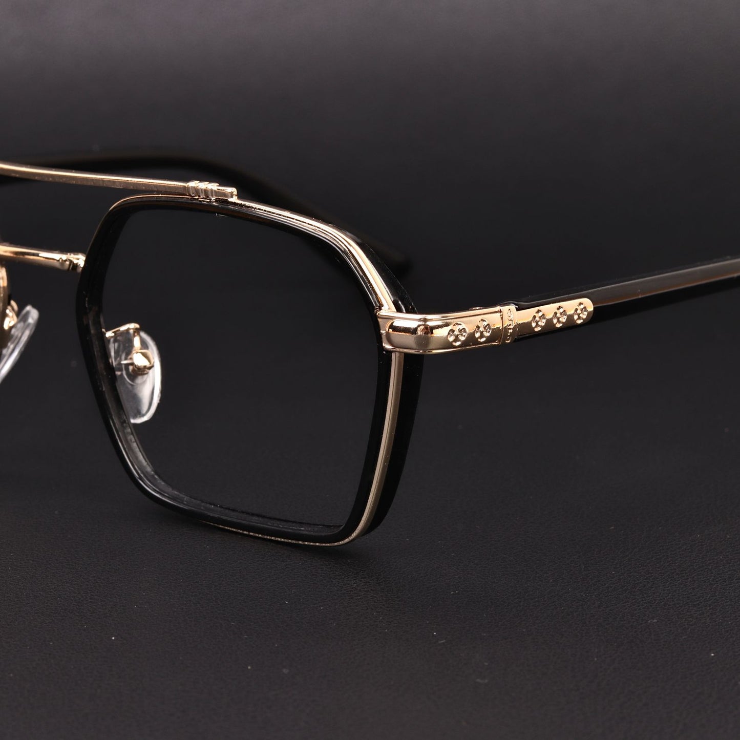 Elvore – Metal Screen Glasses – Gold Black