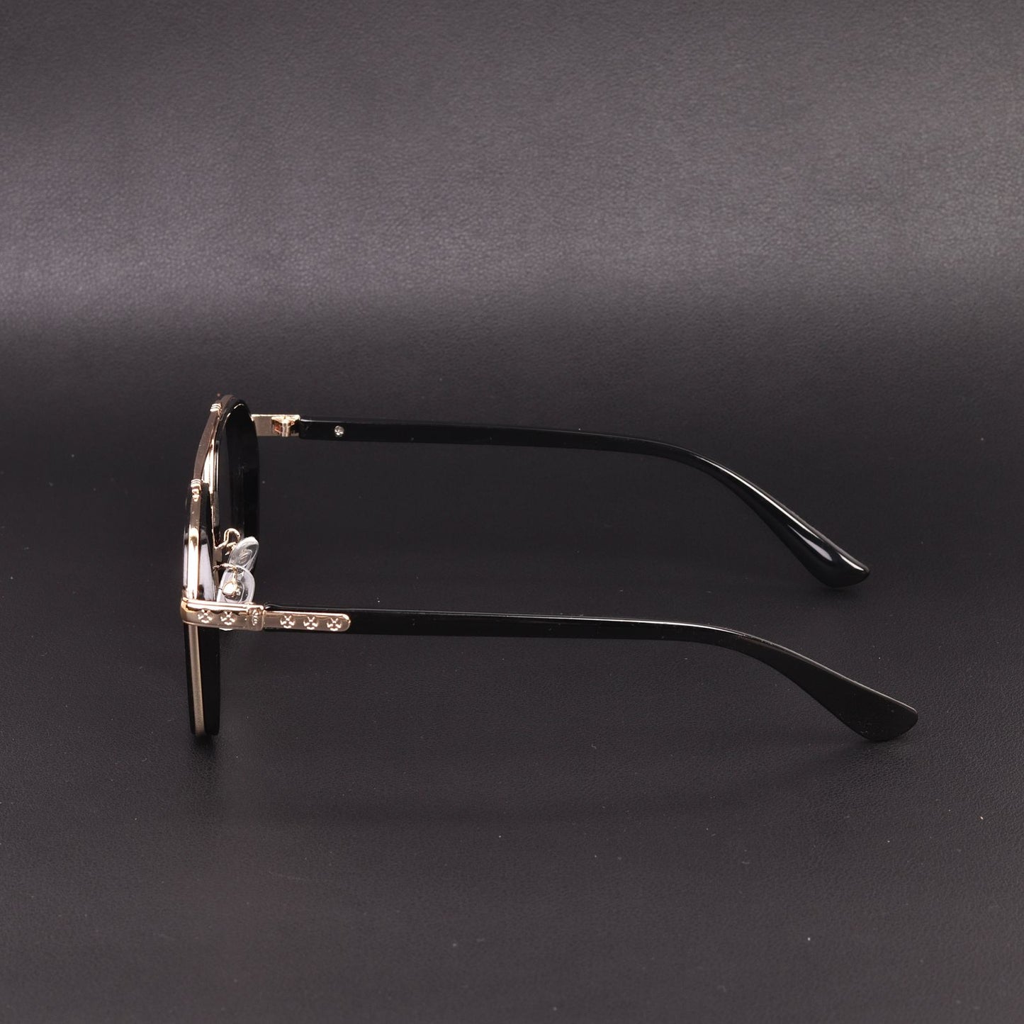 Elvore – Metal Screen Glasses – Gold Black