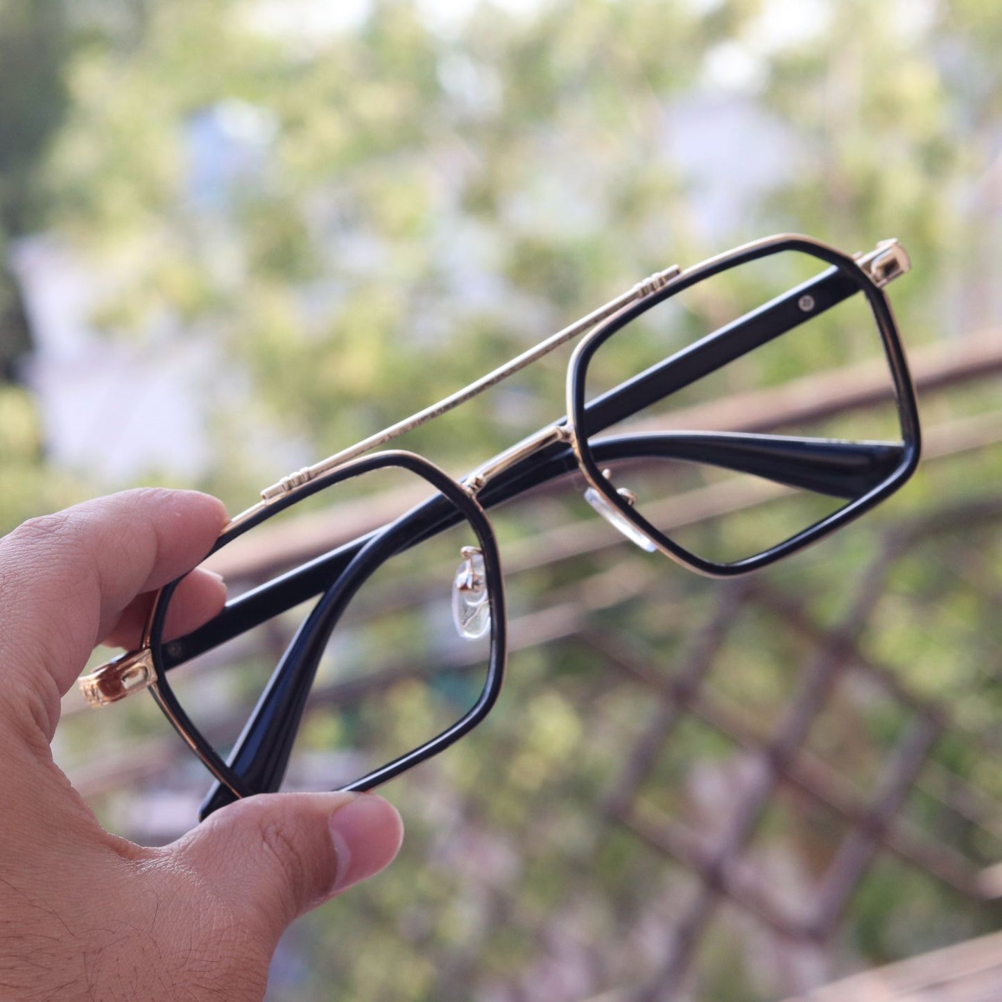 Elvore – Metal Screen Glasses – Gold Black