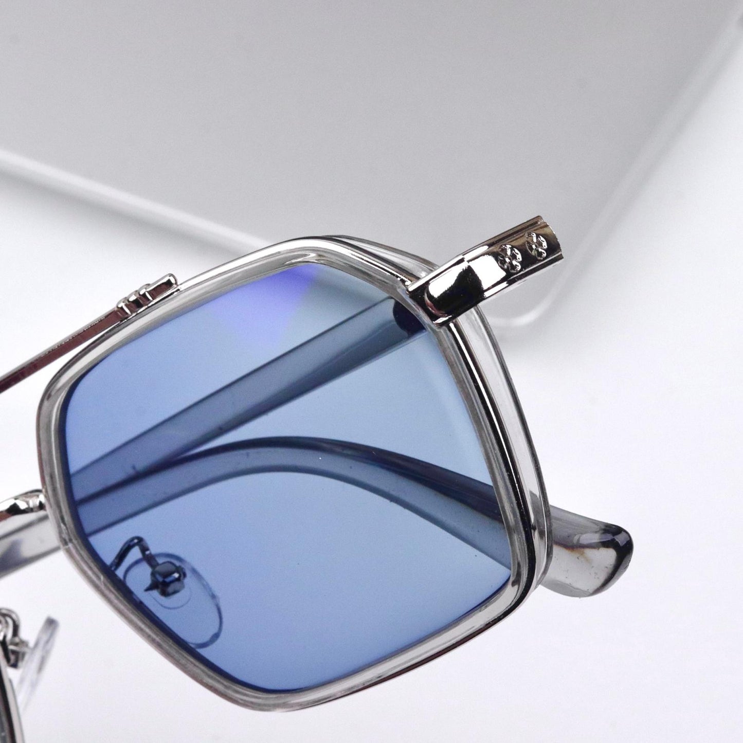 Polige – Arctic Chrome Transition + Screen