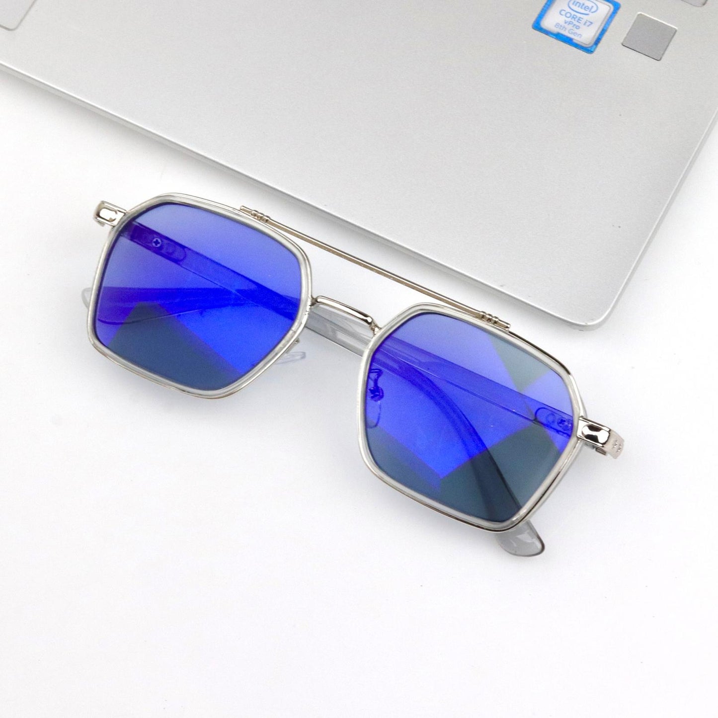 Polige – Arctic Chrome Transition + Screen